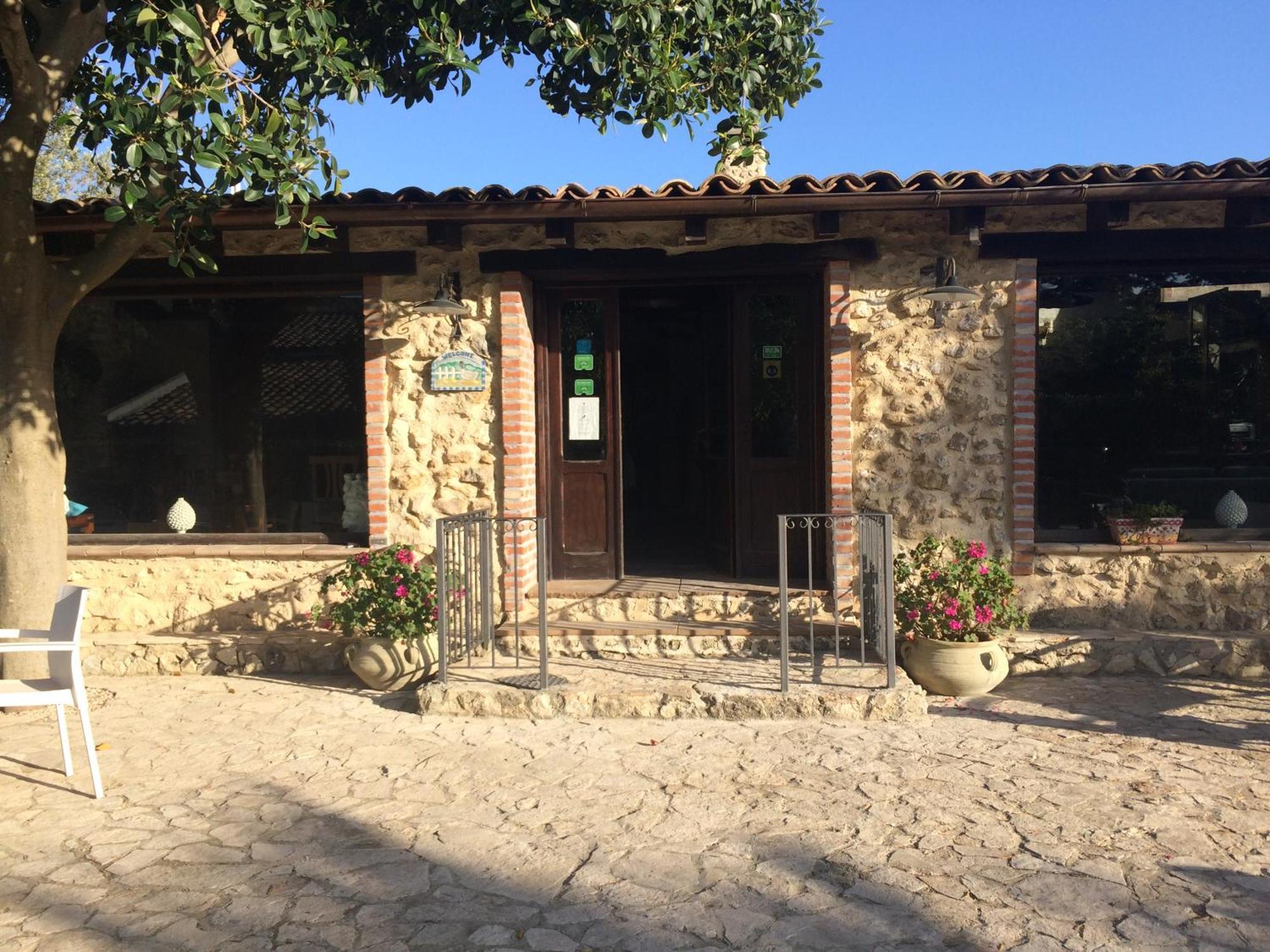 Agriturismo Roba Degli Ulivi Villa Агридженто Екстериор снимка